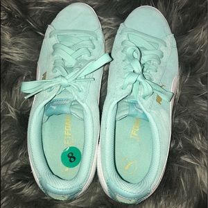 Puma size 8 tennis shoes